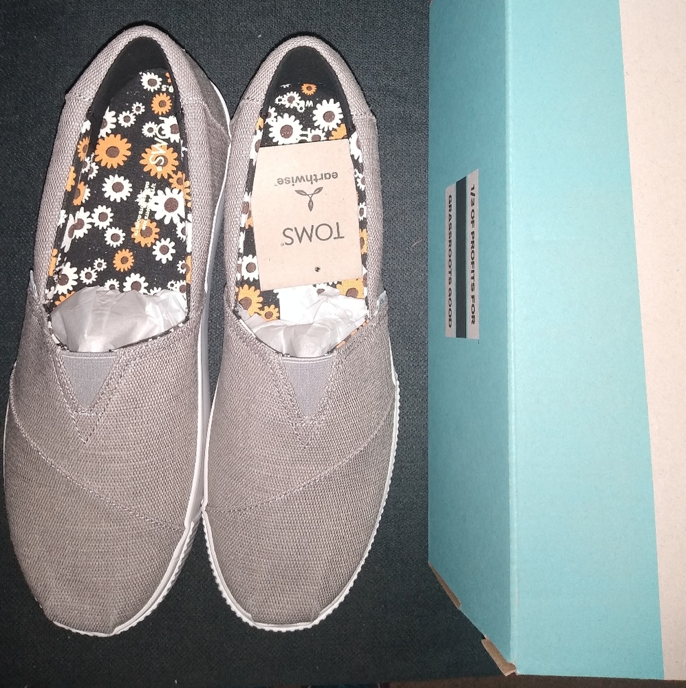 SOLD NEW Tom's Alpargata Boardwalk size 8.5